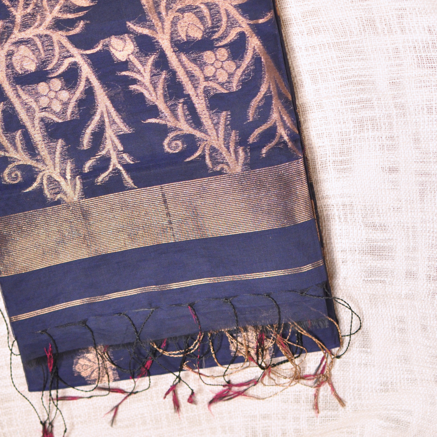Royal Elegance – Tissue Banarasi Saree with Matching Blouse Piece ✨