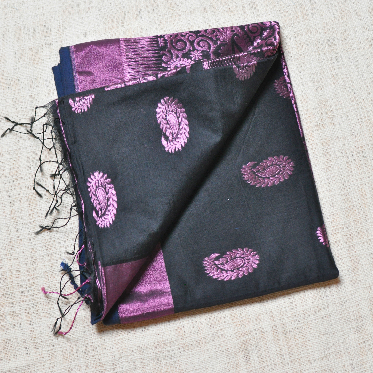 Timeless Weave – Handloom Saree with Matching Blouse Piece ✨