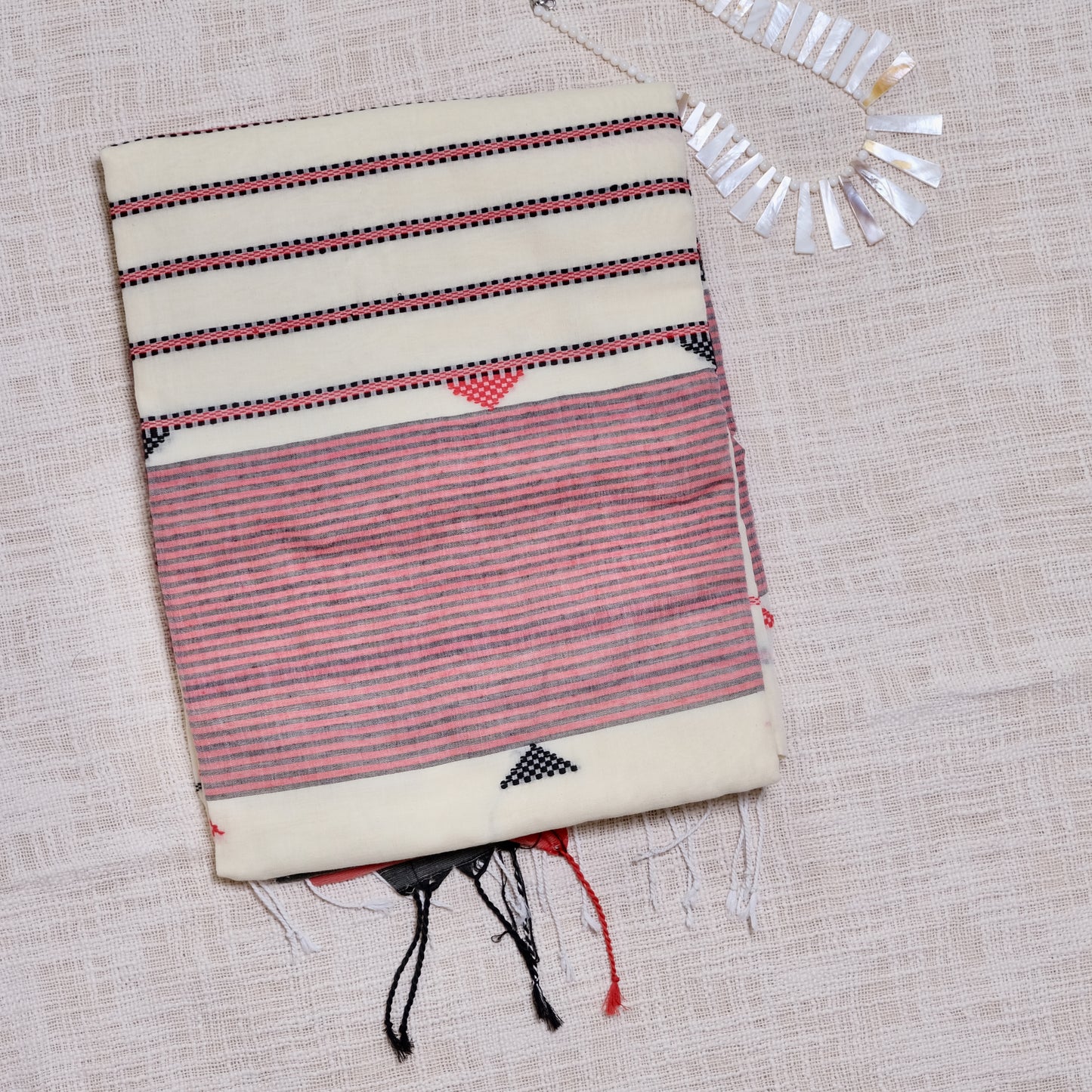 Grace Meets Comfort – Elegant Khadi Cotton Saree with Blouse Piece ✨