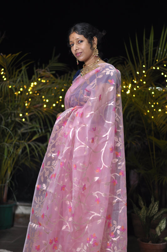 Ethereal Beauty – Pink Muslin Saree with Matching Blouse Piece ✨