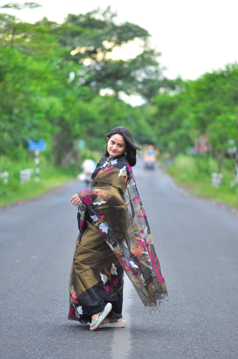 Golden Whisper - Handwoven Tissue Jamdani