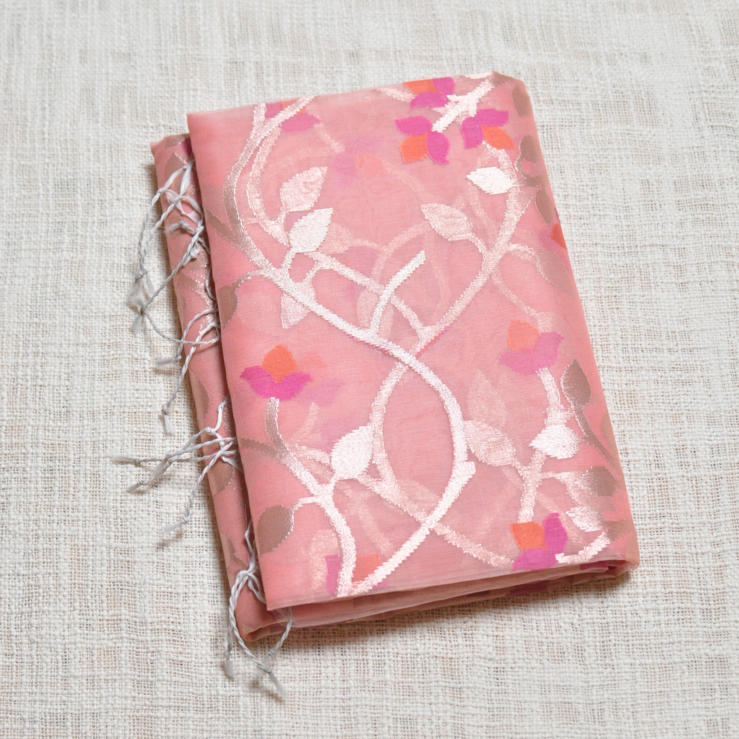 Ethereal Beauty – Pink Muslin Saree with Matching Blouse Piece ✨