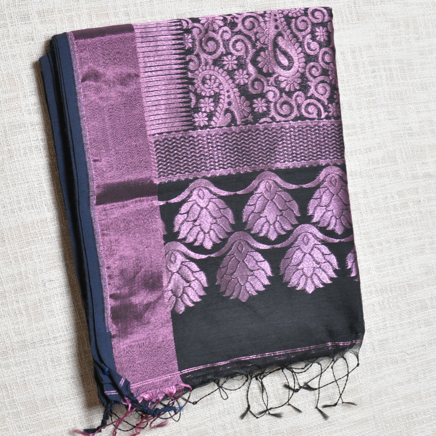 Timeless Weave – Handloom Saree with Matching Blouse Piece ✨