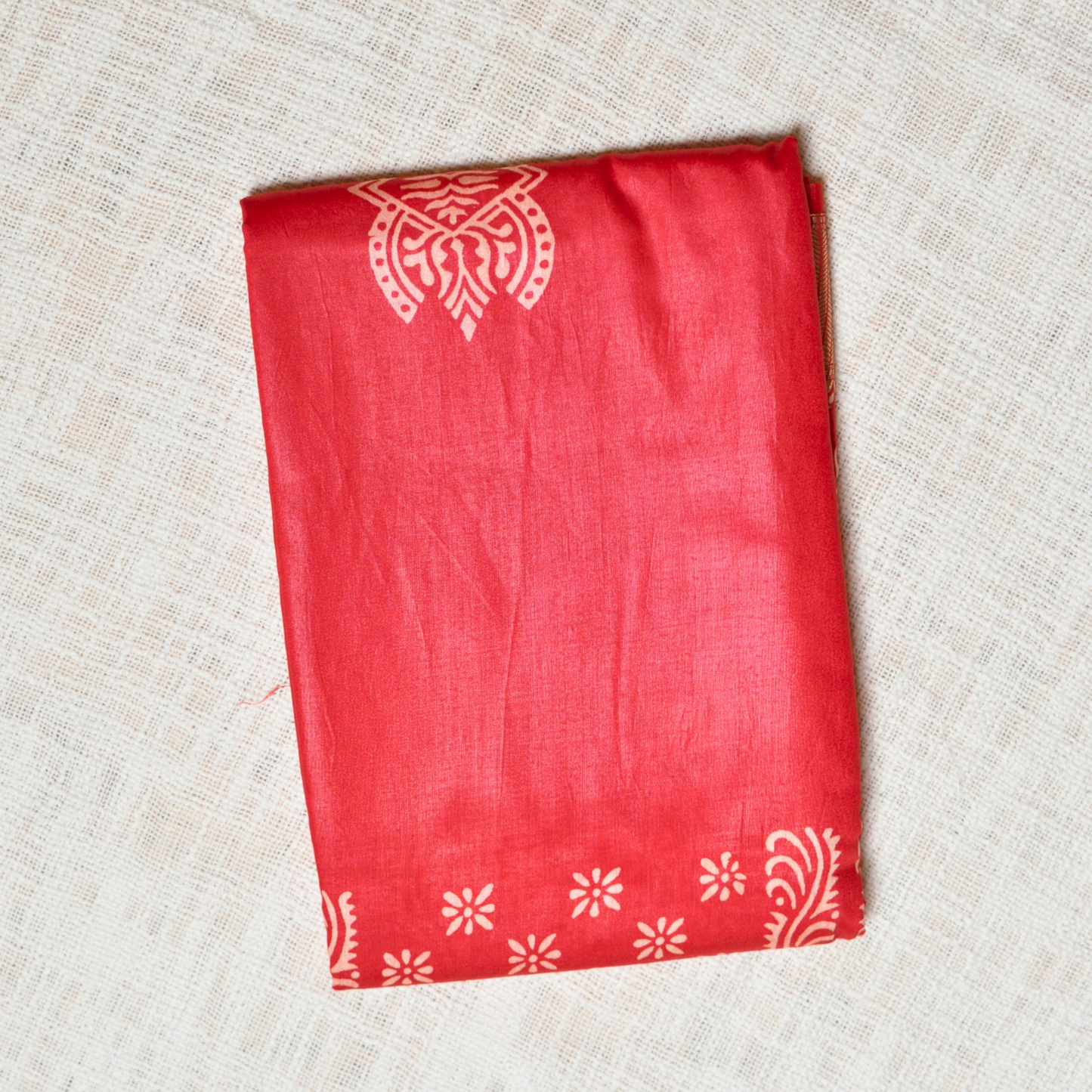 Graceful Elegance – Semi Bapta Saree with Matching Blouse Piece ✨