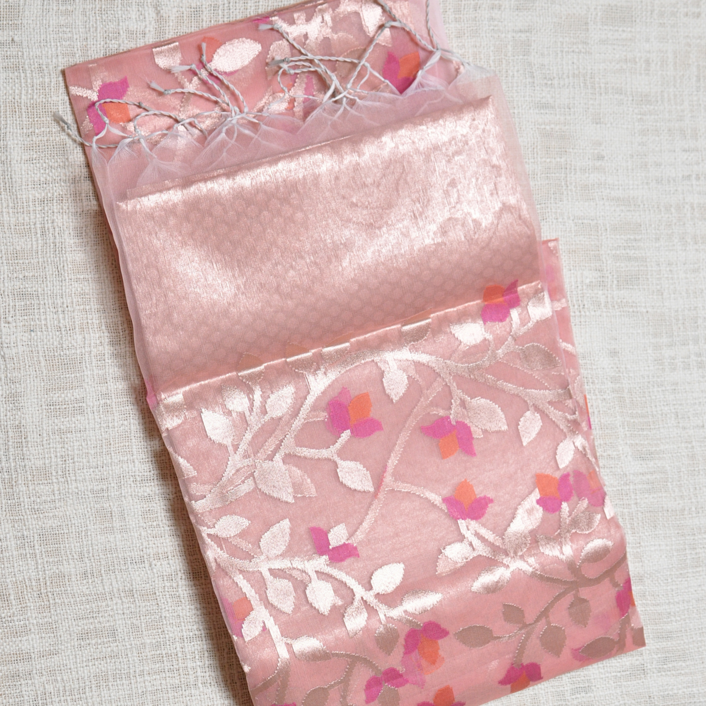 Ethereal Beauty – Pink Muslin Saree with Matching Blouse Piece ✨