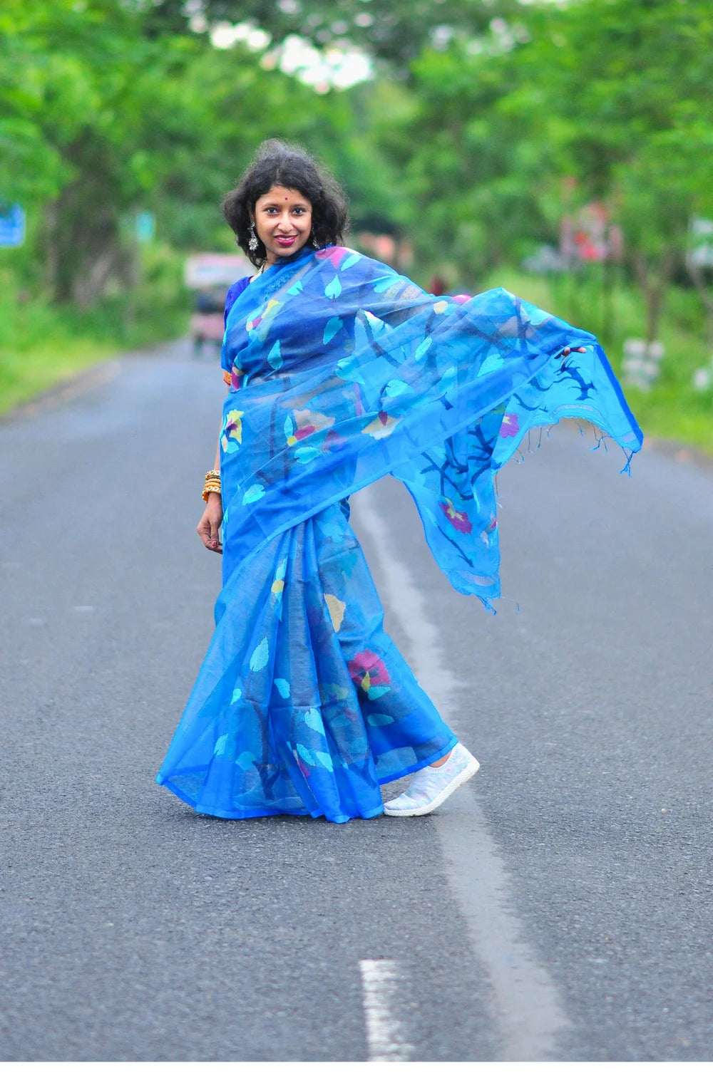 Azure Bloom - Handwoven Tissue Jamdani