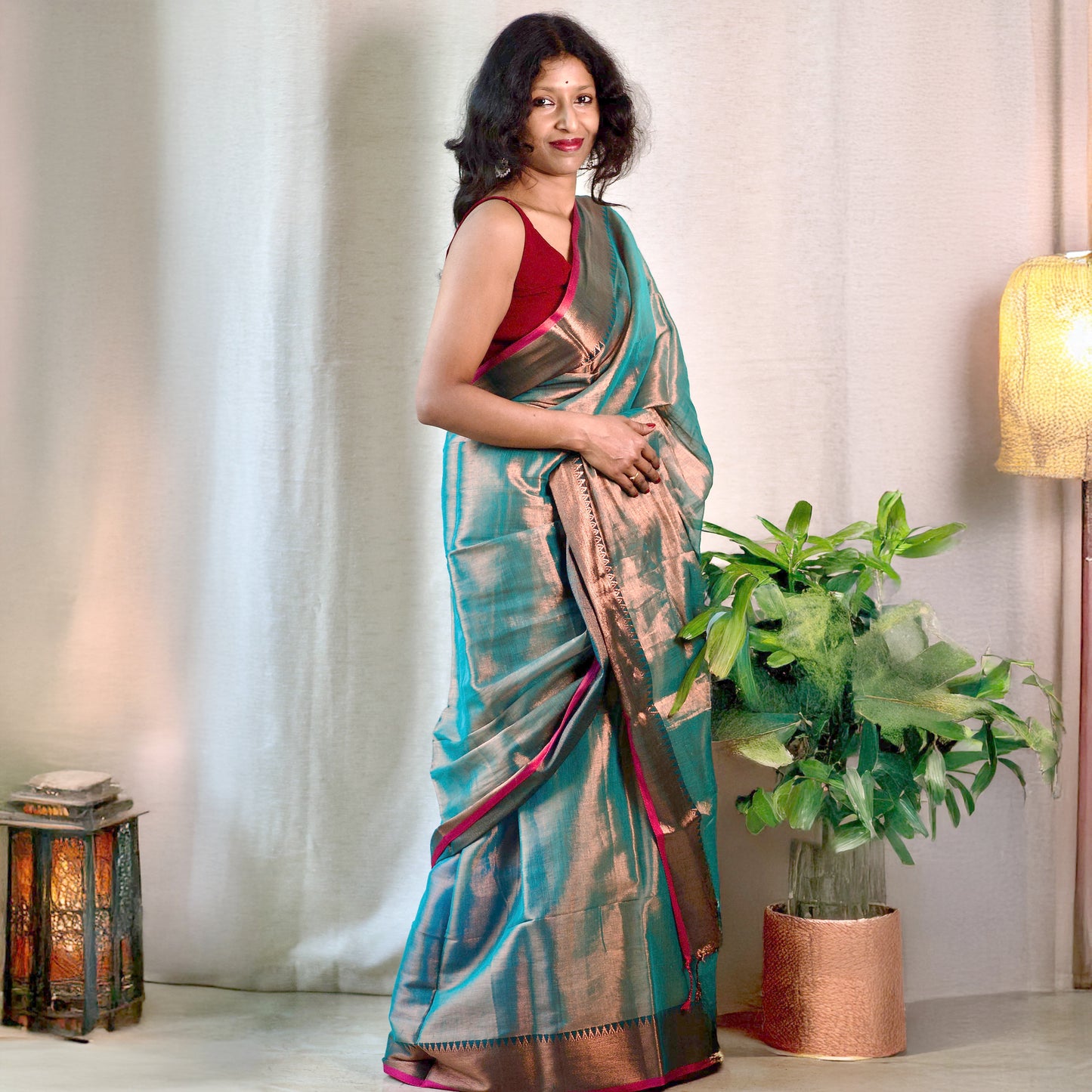 Elegant Tissue Saree with Blouse Piece – A Blend of Sheer Grace & Timeless Glamour ✨