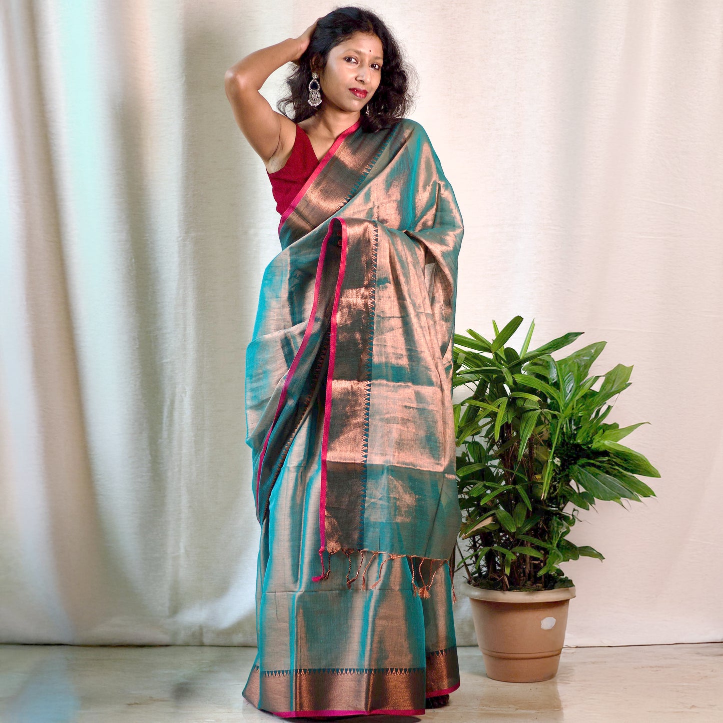 Elegant Tissue Saree with Blouse Piece – A Blend of Sheer Grace & Timeless Glamour ✨