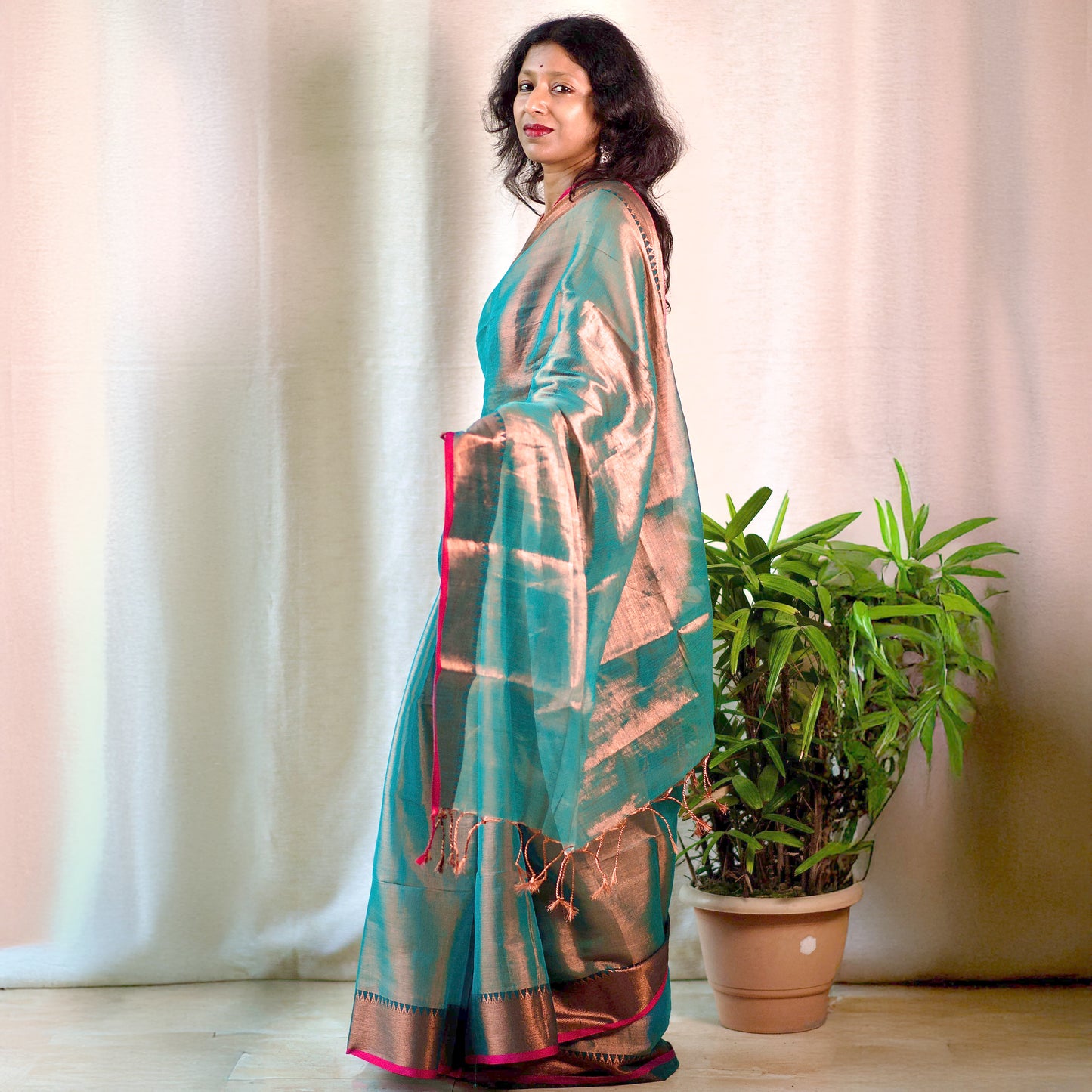 Elegant Tissue Saree with Blouse Piece – A Blend of Sheer Grace & Timeless Glamour ✨