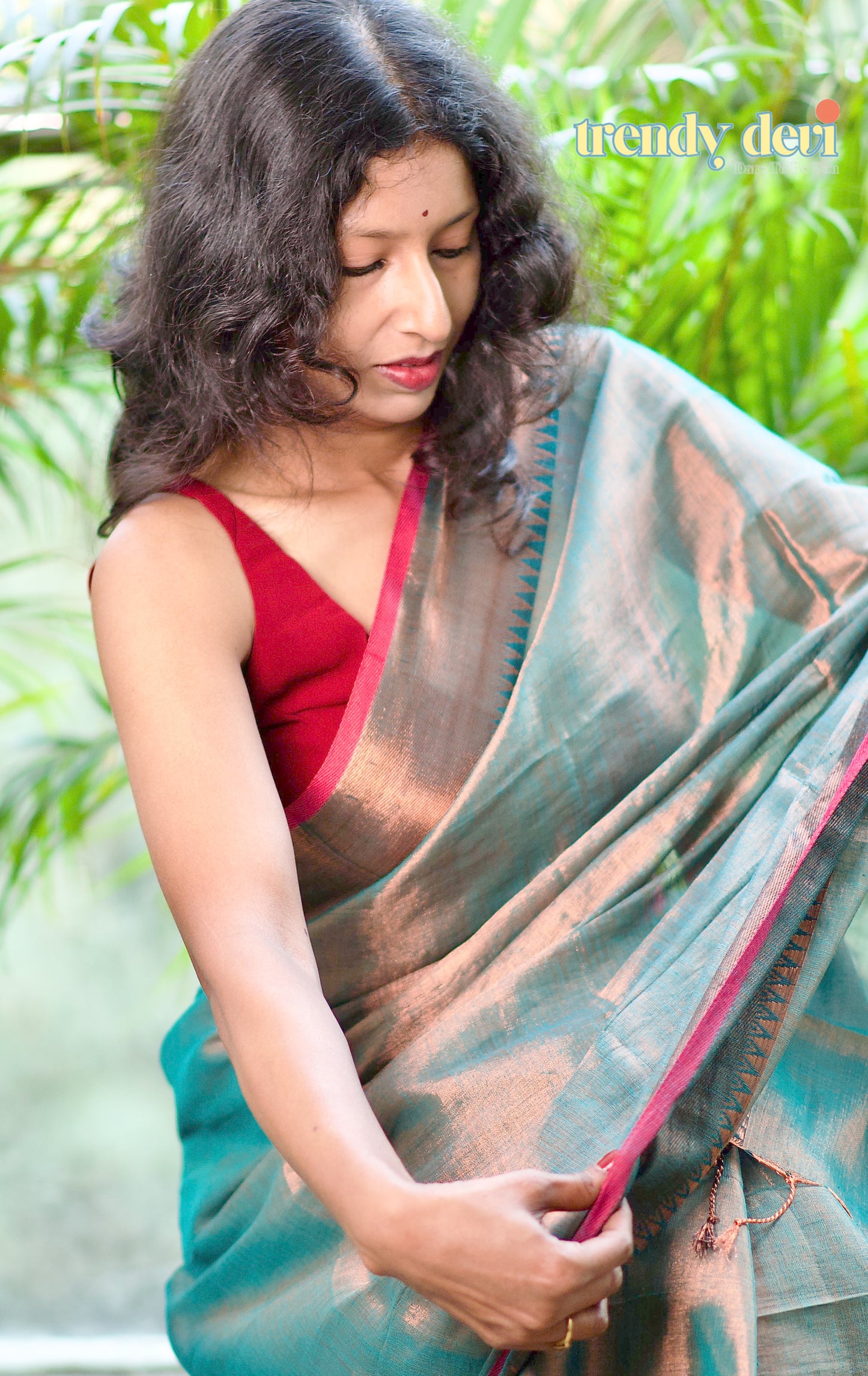 Elegant Tissue Saree with Blouse Piece – A Blend of Sheer Grace & Timeless Glamour ✨