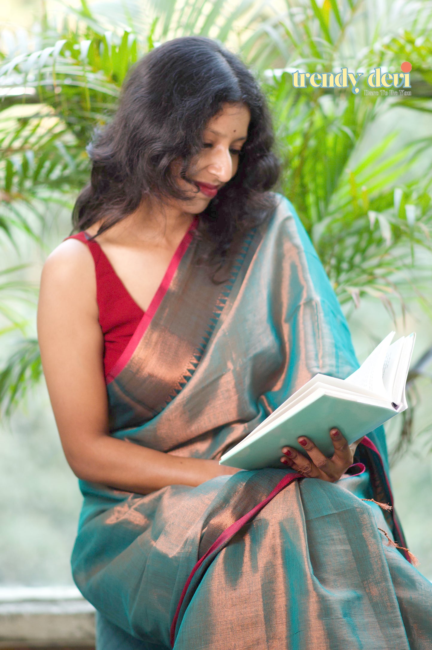 Elegant Tissue Saree with Blouse Piece – A Blend of Sheer Grace & Timeless Glamour ✨
