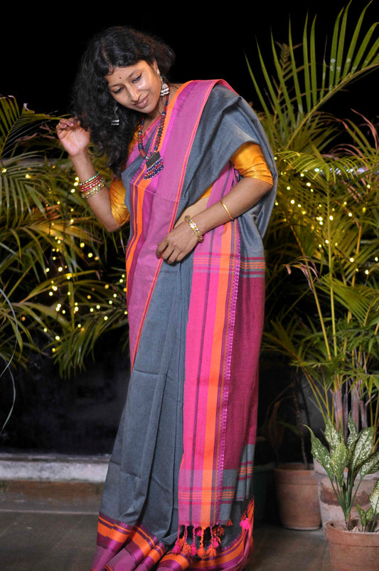 Timeless Comfort – Khadi Cotton Saree with Matching Blouse Piece ✨