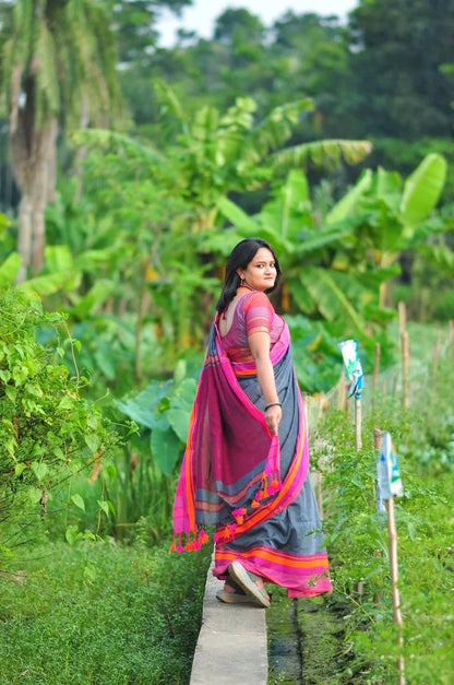 Timeless Comfort – Khadi Cotton Saree with Matching Blouse Piece ✨