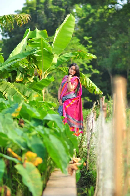 Timeless Comfort – Khadi Cotton Saree with Matching Blouse Piece ✨