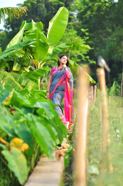 Timeless Comfort – Khadi Cotton Saree with Matching Blouse Piece ✨